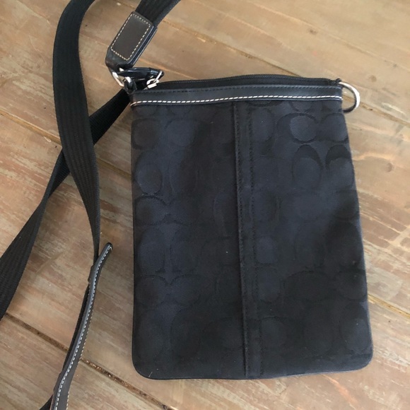 Black coach crossbody purse - Picture 2 of 4